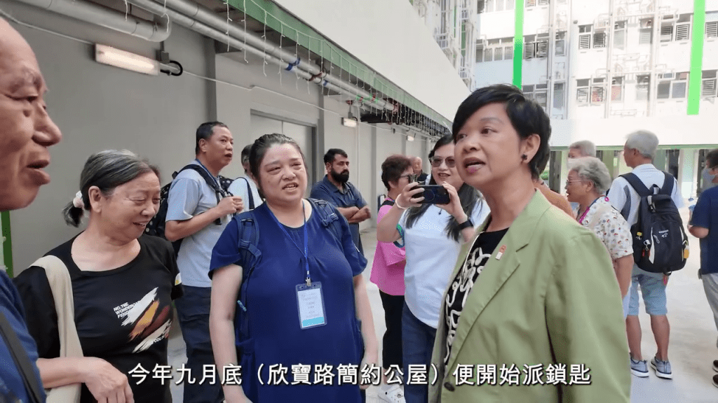 連同第二期合共提供5600個單位,營運機構亦不斷舉辦「睇樓團」。 連同第二期合共提供5600個單位,營運機構亦不斷舉辦「睇樓團」。