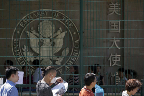 美國政府停擺後，美國駐華使館宣布賬號停止更新。美聯社