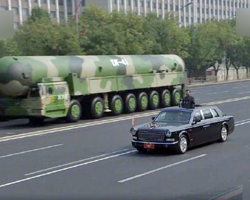 閱兵儀式上首亮相的東風-41洲際導彈。