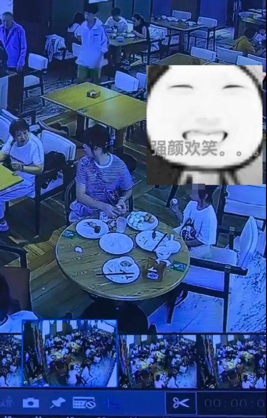 鄰座食客也看不過眼，出言制止女子惡行。微博
