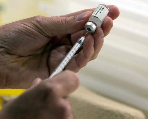 丹麥停用強生新冠疫苗。AP圖片