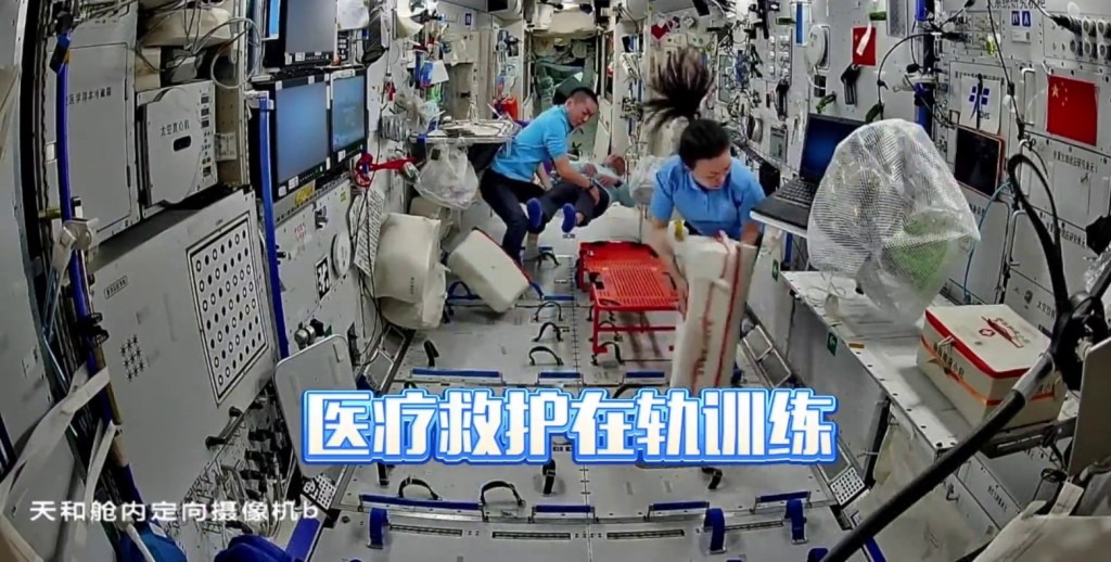 黎家盈駐留太空逾80日,配合隊友採血兼操練手控對接。載人航天小喇叭 黎家盈駐留太空逾80日,配合隊友採血兼操練手控對接。載人航天小喇叭