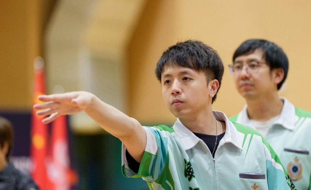 海關飛鏢隊與醫療輔助隊的飛鏢隊展開第一場對決，最終不負眾望，成功奪得首場勝仗。香港海關fb圖片