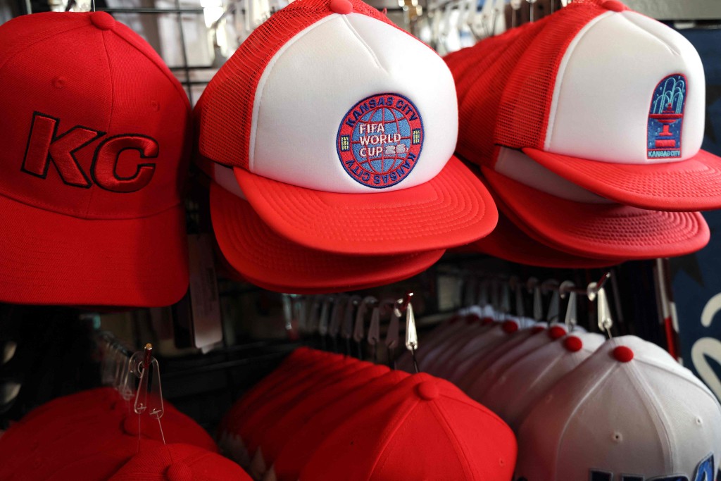 美国的店舖售卖世界杯纪念商品。法新社