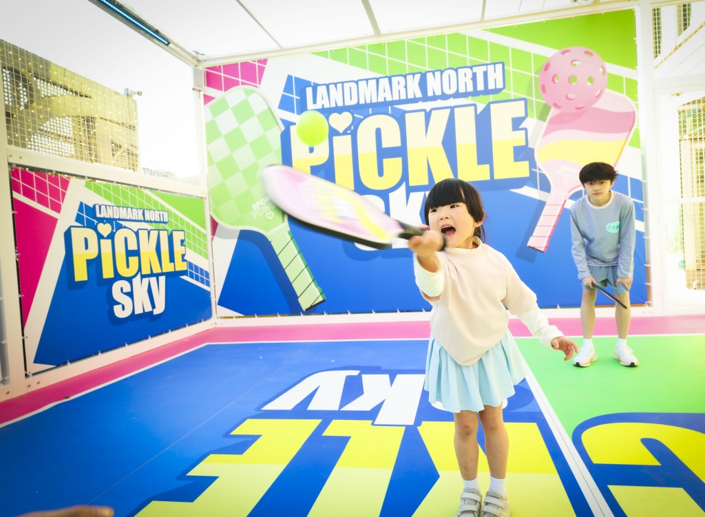 匹克球（Pickleball）适合大人及小朋友参与。