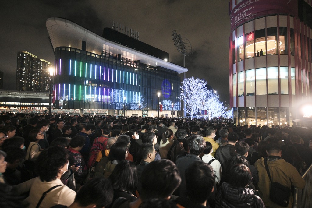 大汇演夜晚9时半完结，大批观众开始离场。