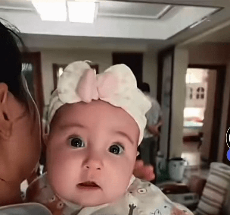 女兒出生時竟呈現金髮碧眼特徵