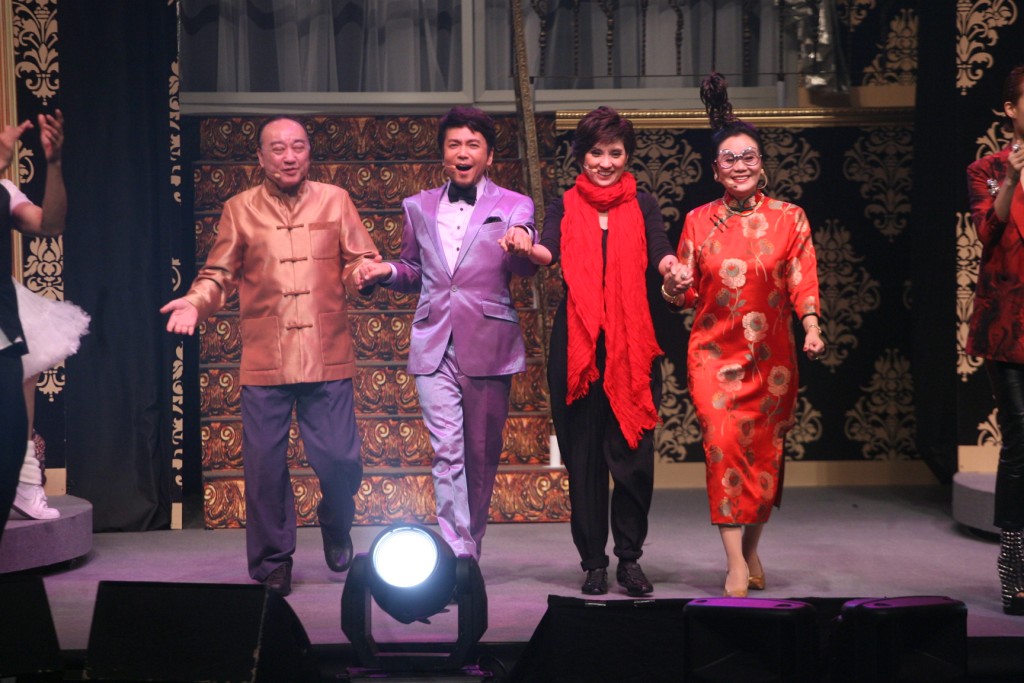 2011年《蝦仔嗲哋》還演出舞台劇。