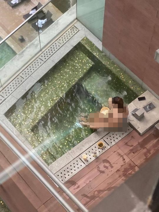 男女北角酒店客房露天浴池交歡，疑遭偷拍放上網。