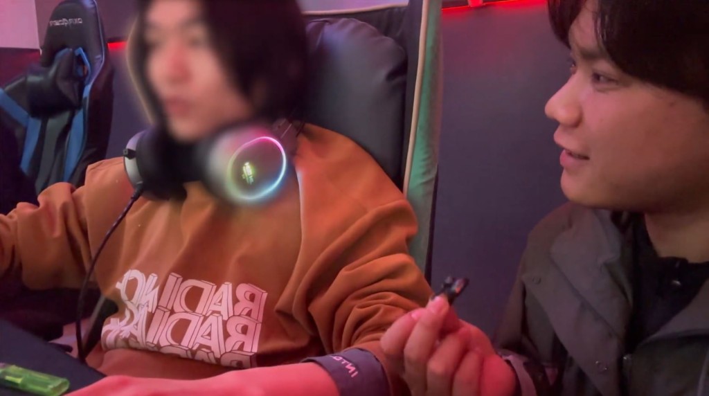 6毫網吧的消費者，幾乎沒有本地人，全是各種原因未回家的遊子。抖音＠拾酒