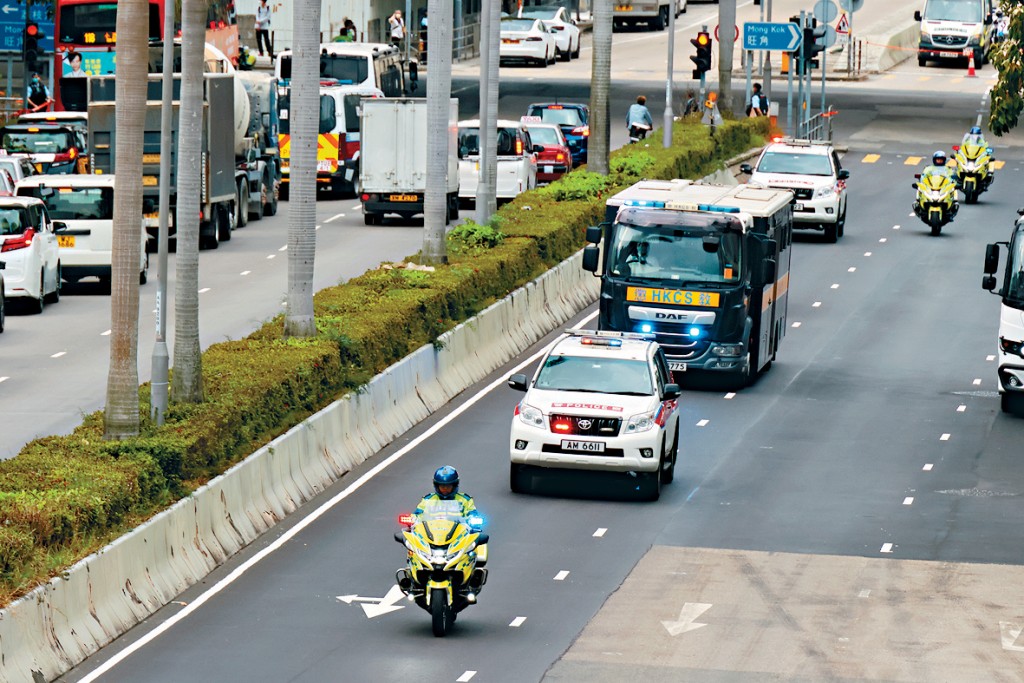 警隊護送組負責多類型護送任務，包括押解犯人。 