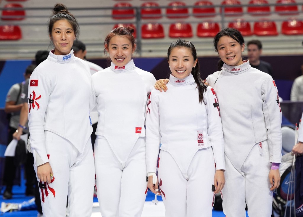 左起:港隊女重代表陳渭泠、佘繕妡、朱嘉望、吳海諦。香港劍總圖片 左起:港隊女重代表陳渭泠、佘繕妡、朱嘉望、吳海諦。香港劍總圖片
