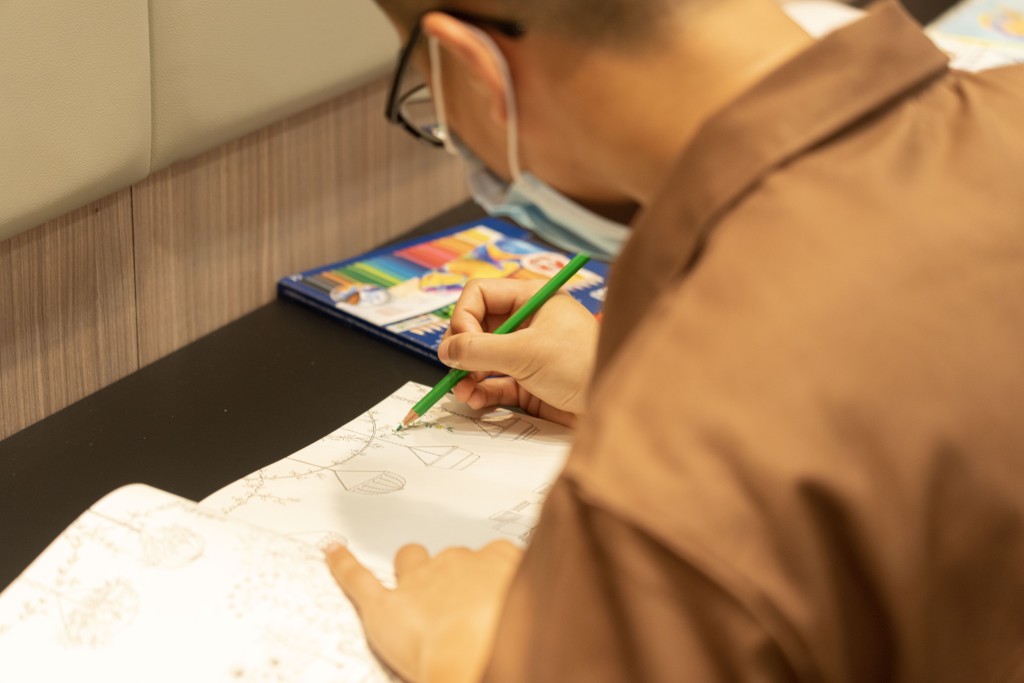去年中入獄的青少年在囚人士阿天（化名）表示，最喜歡「靜觀彩筆」活動。懲教署提供