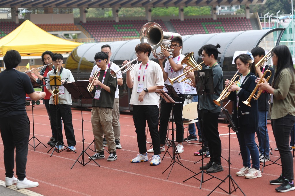  香港管乐团The Twistmen Winds在半场表演。 本报记者摄