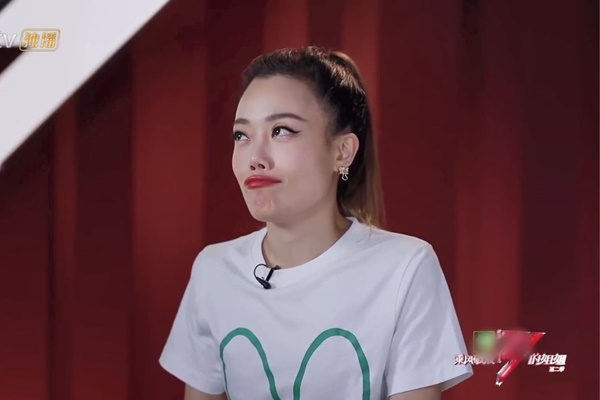 祖兒扁嘴認為是很無聊的意外，很難接受。