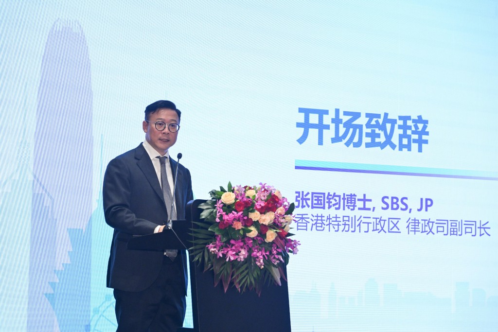 律政司副司長張國鈞表示,「借港出海」是企業的最佳選擇。政府新聞處 律政司副司長張國鈞表示,「借港出海」是企業的最佳選擇。政府新聞處