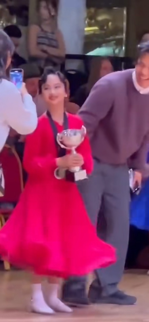 孫儷女兒小花舞技高超。 孫儷女兒小花舞技高超。