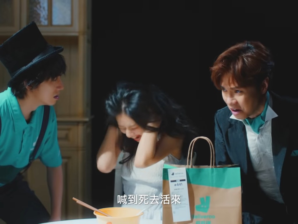 張敬軒為拍攝苦練譚仔話。