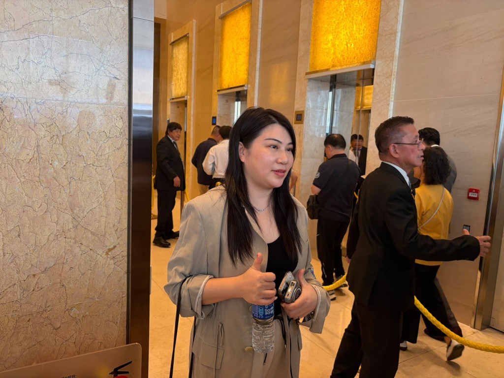 区内客吴小姐透露,刚斥资逾2000万元,连购4伙1房及2房户。 区内客吴小姐透露,刚斥资逾2000万元,连购4伙1房及2房户。