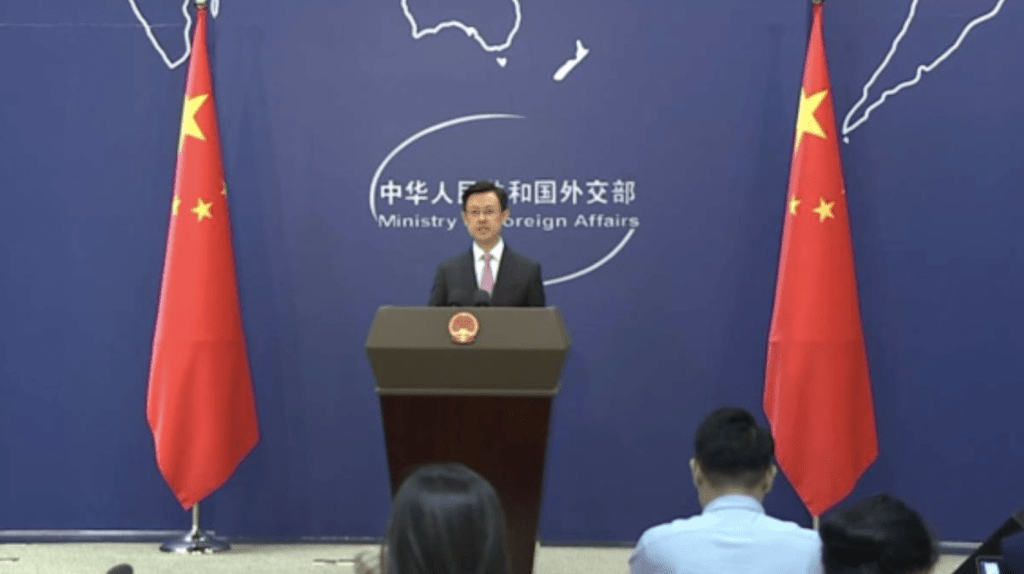 外交部發言人郭嘉昆回應指,中方在中美經貿問題上的立場一貫而明確,認為關稅戰、貿易戰不符合任何一方利益,雙方應在「平等、尊重及互惠」基礎上解決分歧。 外交部發言人郭嘉昆回應指,中方在中美經貿問題上的立場一貫而明確,認為關稅戰、貿易戰不符合任何一方利益,雙方應在「平等、尊重及互惠」基礎上解決分歧。