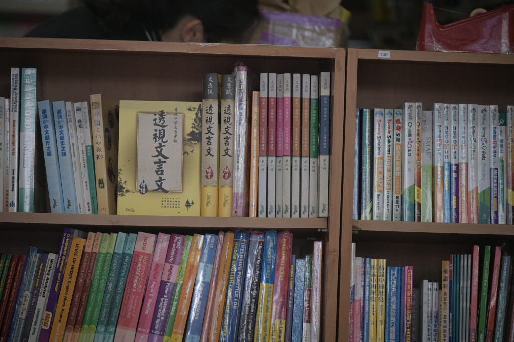 中史教科書要盛載並傳達的中國,概分四大領域,那就是「文化上的中國」、「多元民族搏成的中國」、「地理上的中國」及「具法理基礎的中華人民共和國」。(資料圖片) 中史教科書要盛載並傳達的中國,概分四大領域,那就是「文化上的中國」、「多元民族搏成的中國」、「地理上的中國」及「具法理基礎的中華人民共和國」。(資料圖片)