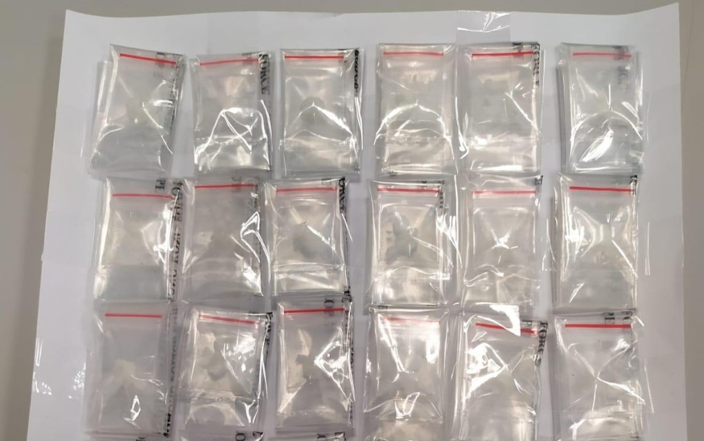2人涉嫌販毒被捕。警方圖片