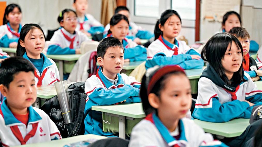 天津市的小學學生在教室上課。 新華社