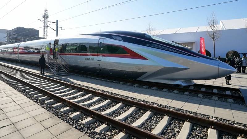 國產CR450「試跑」，單列飆到時速453公里新紀錄。