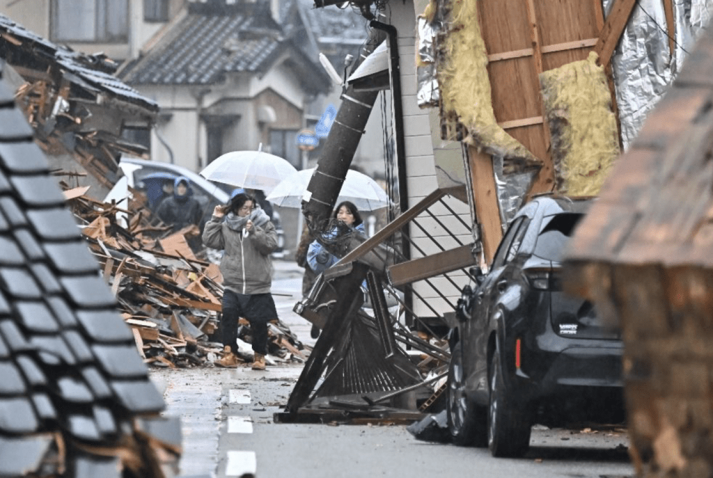 日本政府内阁府于周四（26日）公布最新的地震试算数据，在最高级别的「巨大地震警告」下，发生黎克特制8级或以上地震的机率，已由原本的7%增加至10%。美联社