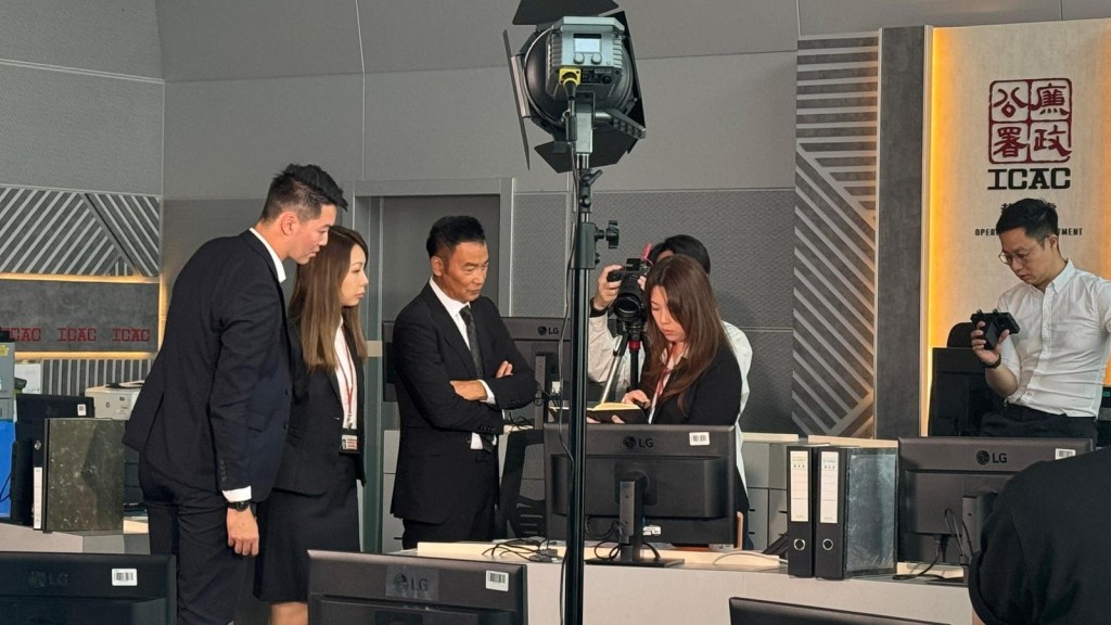 任達華於演出期間，亦指導各廉署人員演對手戲，提出不少專業意見。