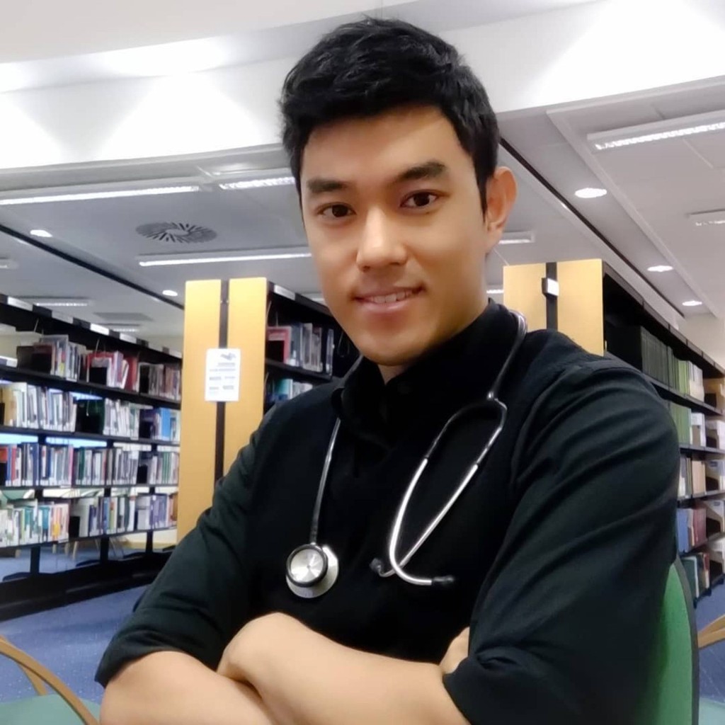 蘇浚祈澄清，網上流傳的「電擊相片」，實為兩年前一次儀器測試訓練的紀錄，當時僅在醫生同事之間傳閱。