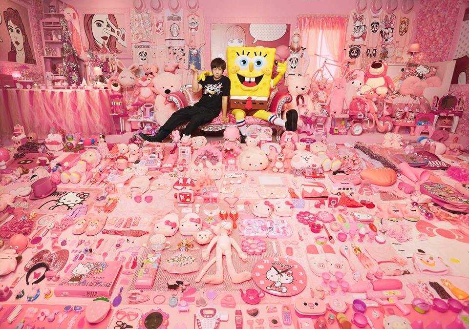 阿信上载与「海绵宝宝」的多张合照