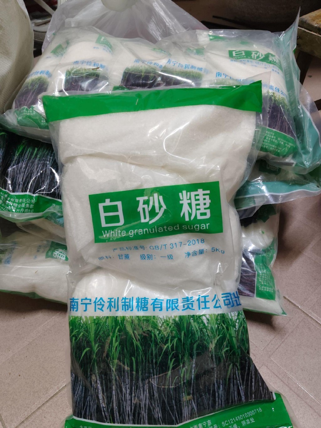 糖廠「榨季」的生產要員工24小時輪班趕工。抖音