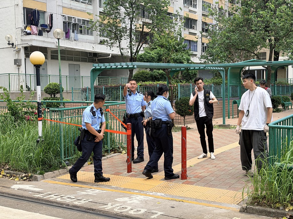 警方封鎖現場調查。梁國峰攝 警方封鎖現場調查。梁國峰攝