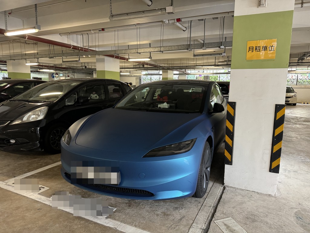 菁田邨泊有「新落地」Model 3 RWD。