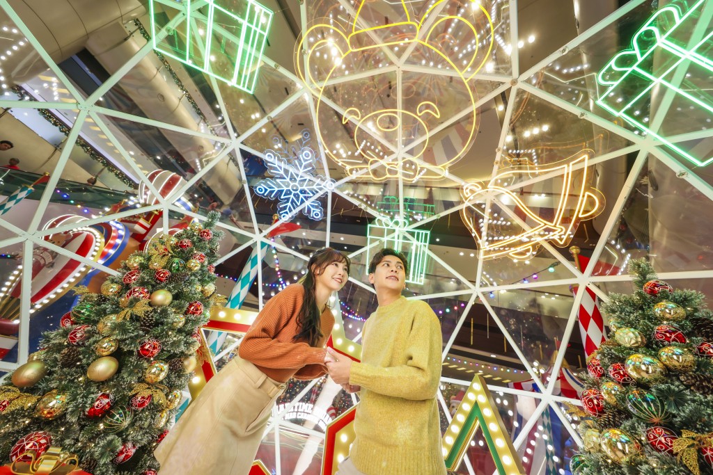 青衣城以《夢幻聖誕馬戲樂園》為主題，滿滿熱鬧氣氛。