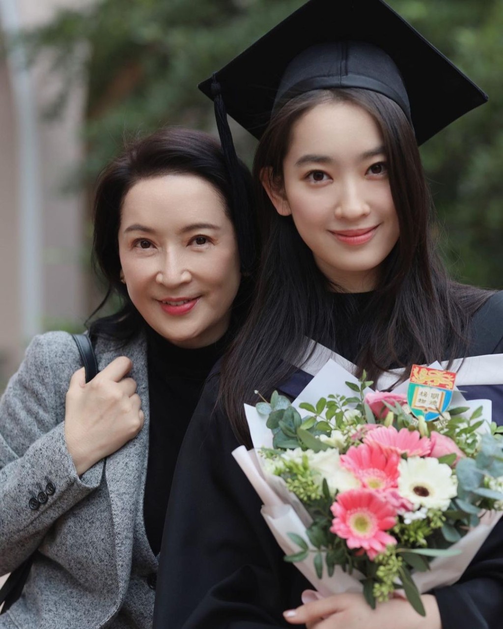 林愷鈴（右）2022年大學畢業。