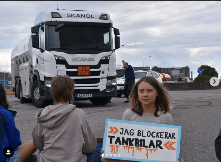 瑞典環保少女通貝里在馬爾默港封鎖交通進行示威活動。IG