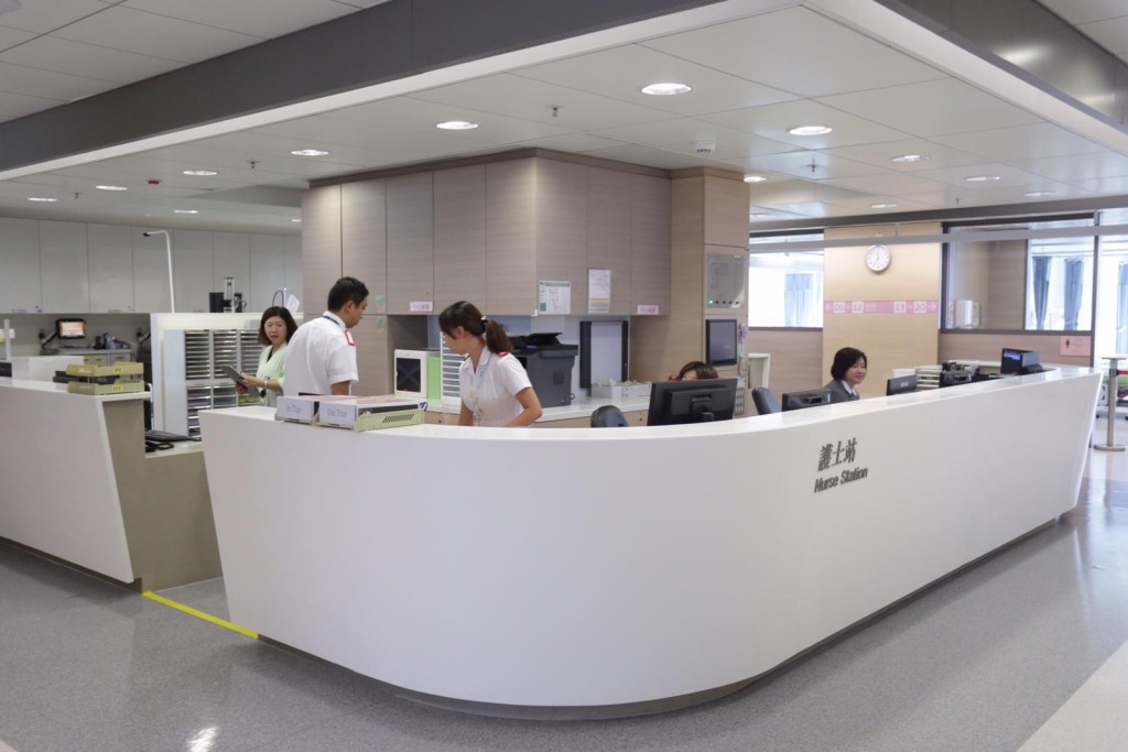 天水圍醫院開設綜合專科病房,有助病人可「原區就診」及「原區住院」。