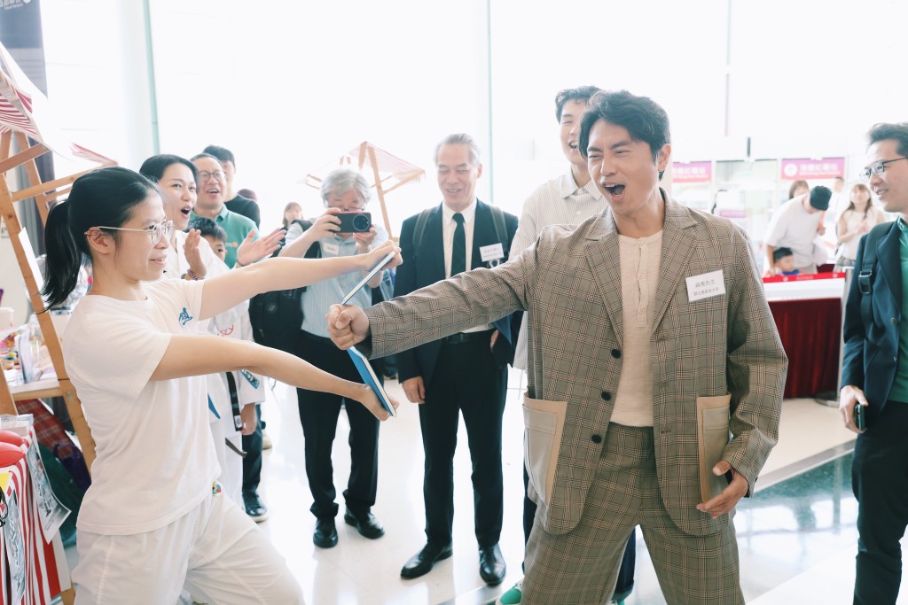 著名DJ兼藝人森美與場內參與者互動。(主辦單位提供)