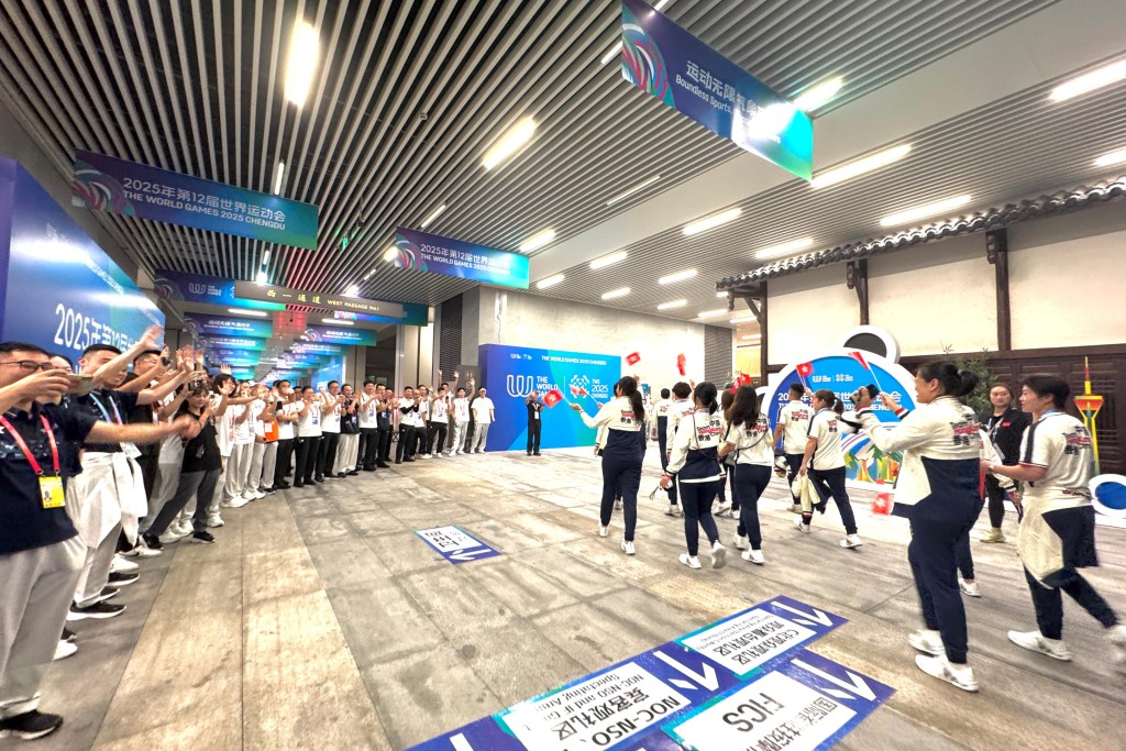 港隊代表隊入場。相片由港協暨奧委會提供