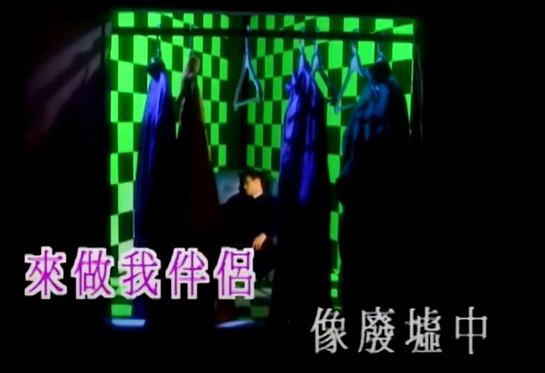 香港网民一见到躲衣柜情节，即哼出梁汉文的《衣柜里的男人》。网上截图