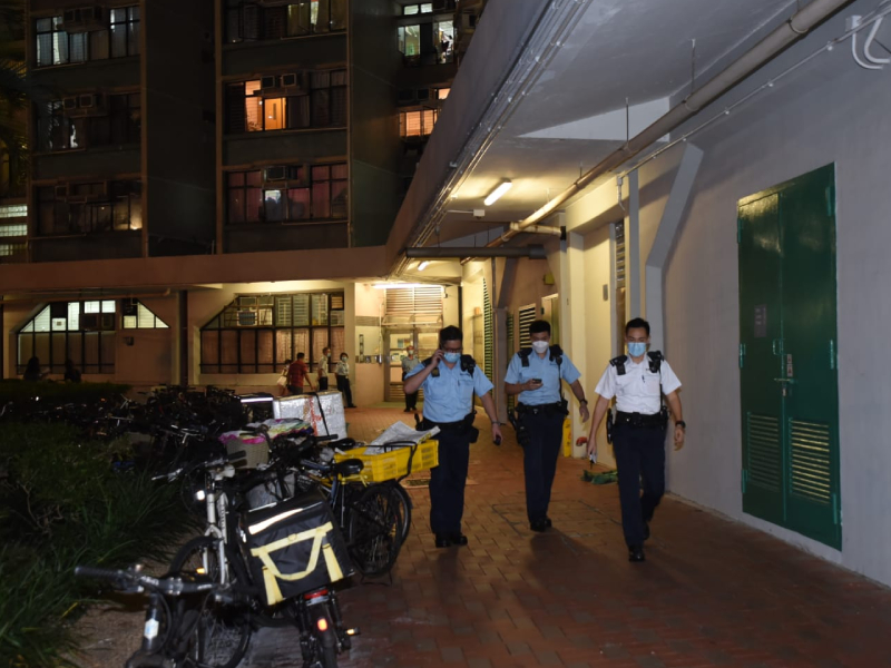 警員在場協助。尹敬堂攝