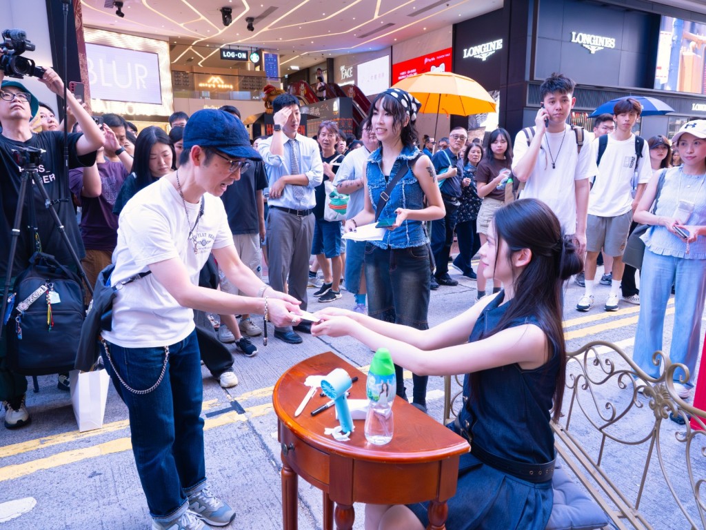 Cloud笑言下次想嘗試在鬧市中間睡覺、煮飯、開餐等「生活化」的行為。