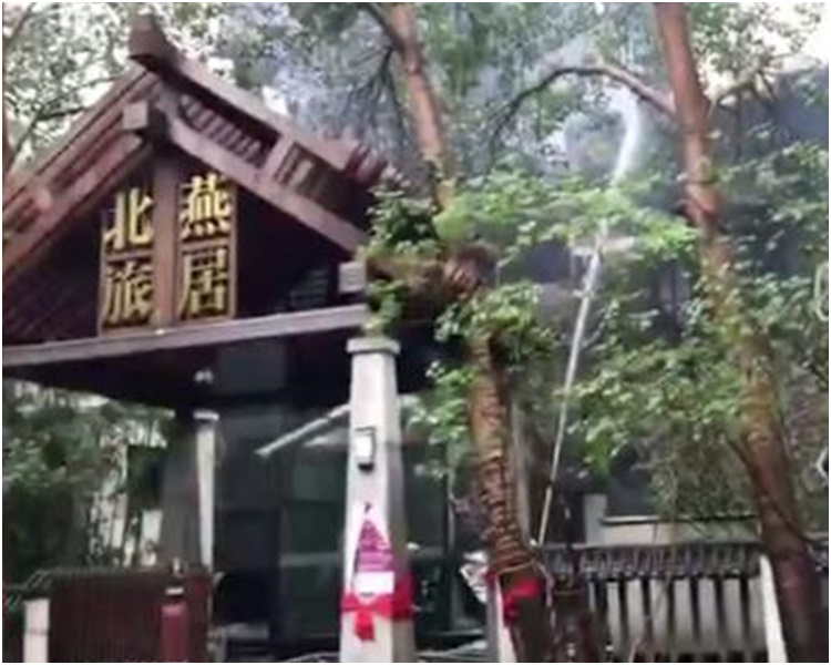 溫泉酒店樓高四層大火現已被救熄。網圖