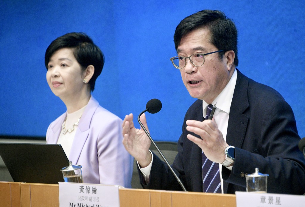 政府早前就宏福苑長遠居住安排舉行記者會。資料圖片