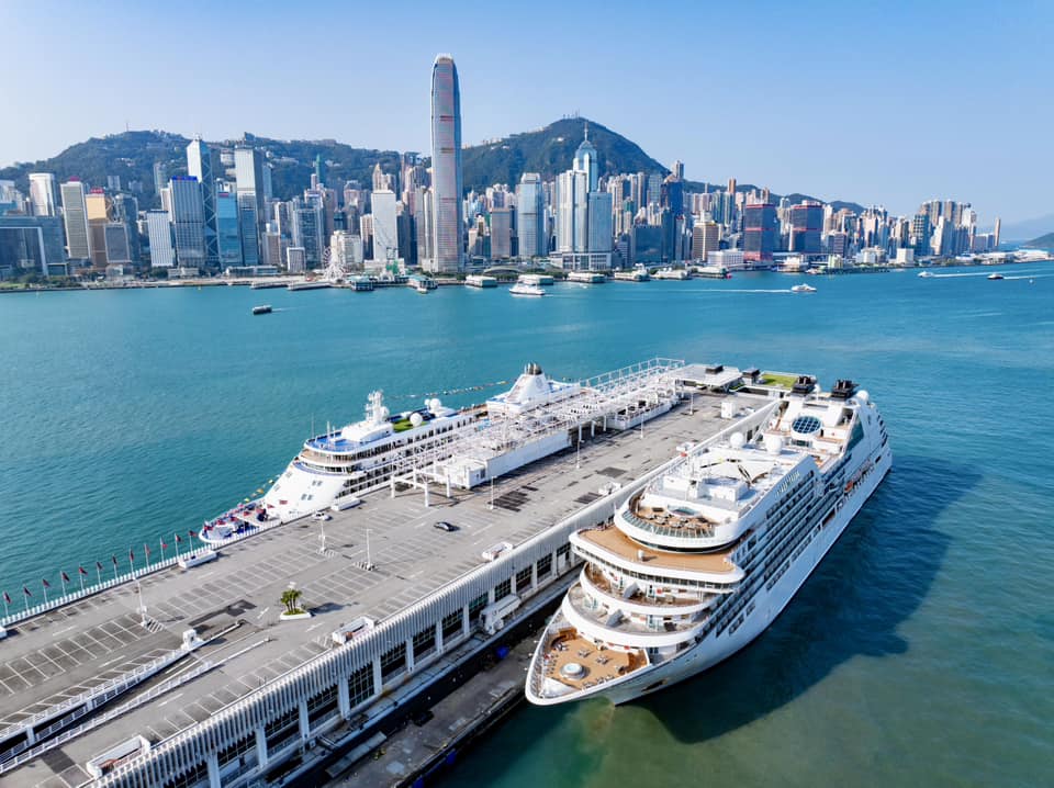 Silver Whisper和Seabourn Encore今天抵港並停靠海運碼頭。羅淑佩fb 