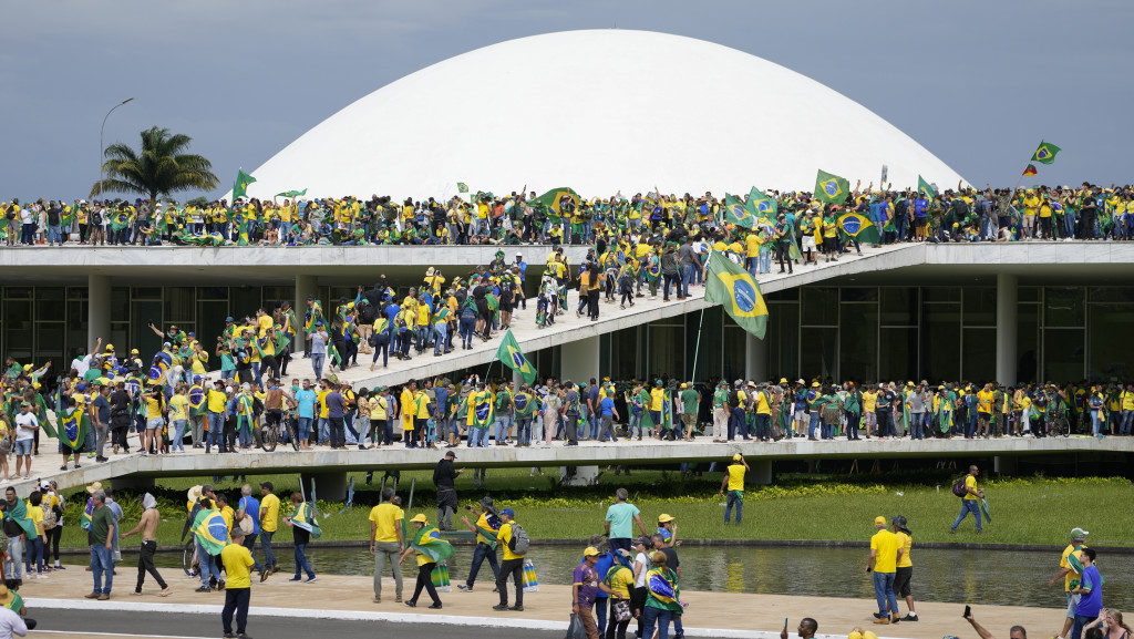 博索納羅支持者衝擊巴西國會等建築物。 AP