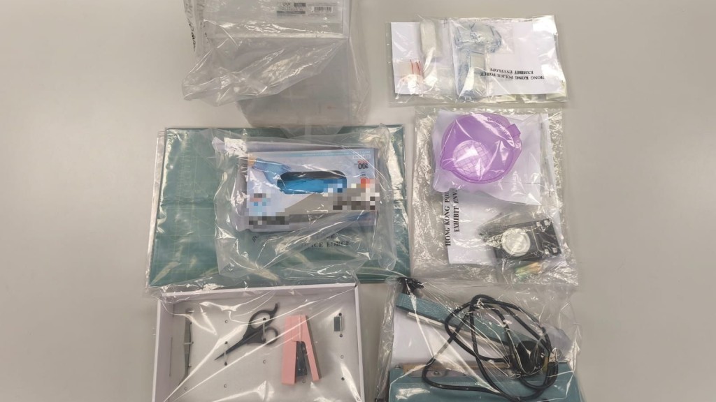 警方檢獲63萬元霹靂可卡因及「冰」毒。警方圖片
