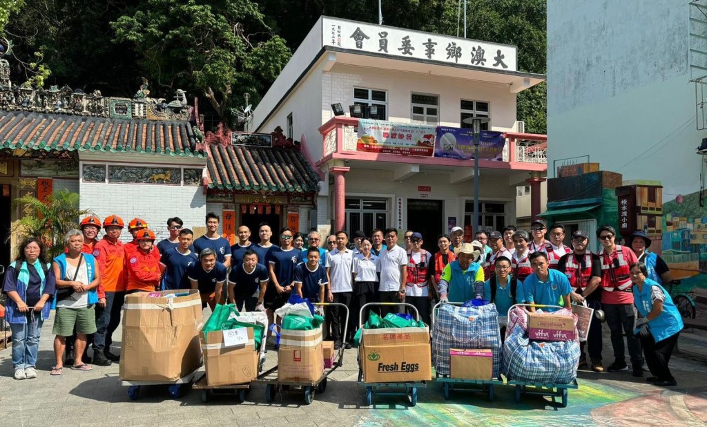 消防處已在水浸黑點展開防災工作,巡查低窪地區、排水系統以及易受水浸影響的公共設施。消防處fb圖片 消防處已在水浸黑點展開防災工作,巡查低窪地區、排水系統以及易受水浸影響的公共設施。消防處fb圖片